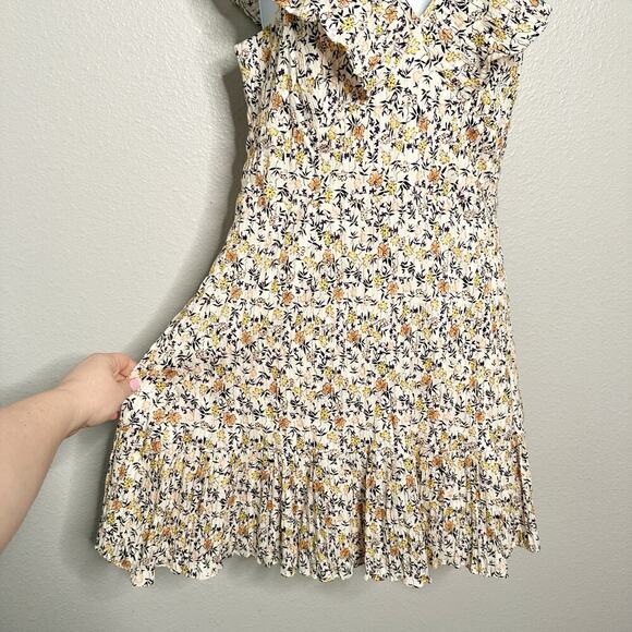 Minkpink Surrey Ditsy Floral Mini Dress Women's Size Medium NEW V neck ruffle - Picture 4 of 13